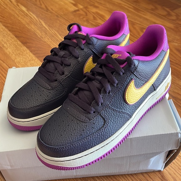 Nike Shoes - Nike Air Force 1 Low